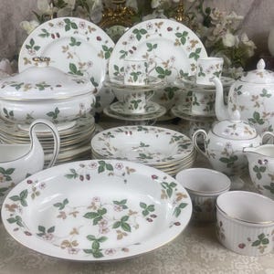 Vintage Wedgwood Wild Strawberry dinner/coffee  set