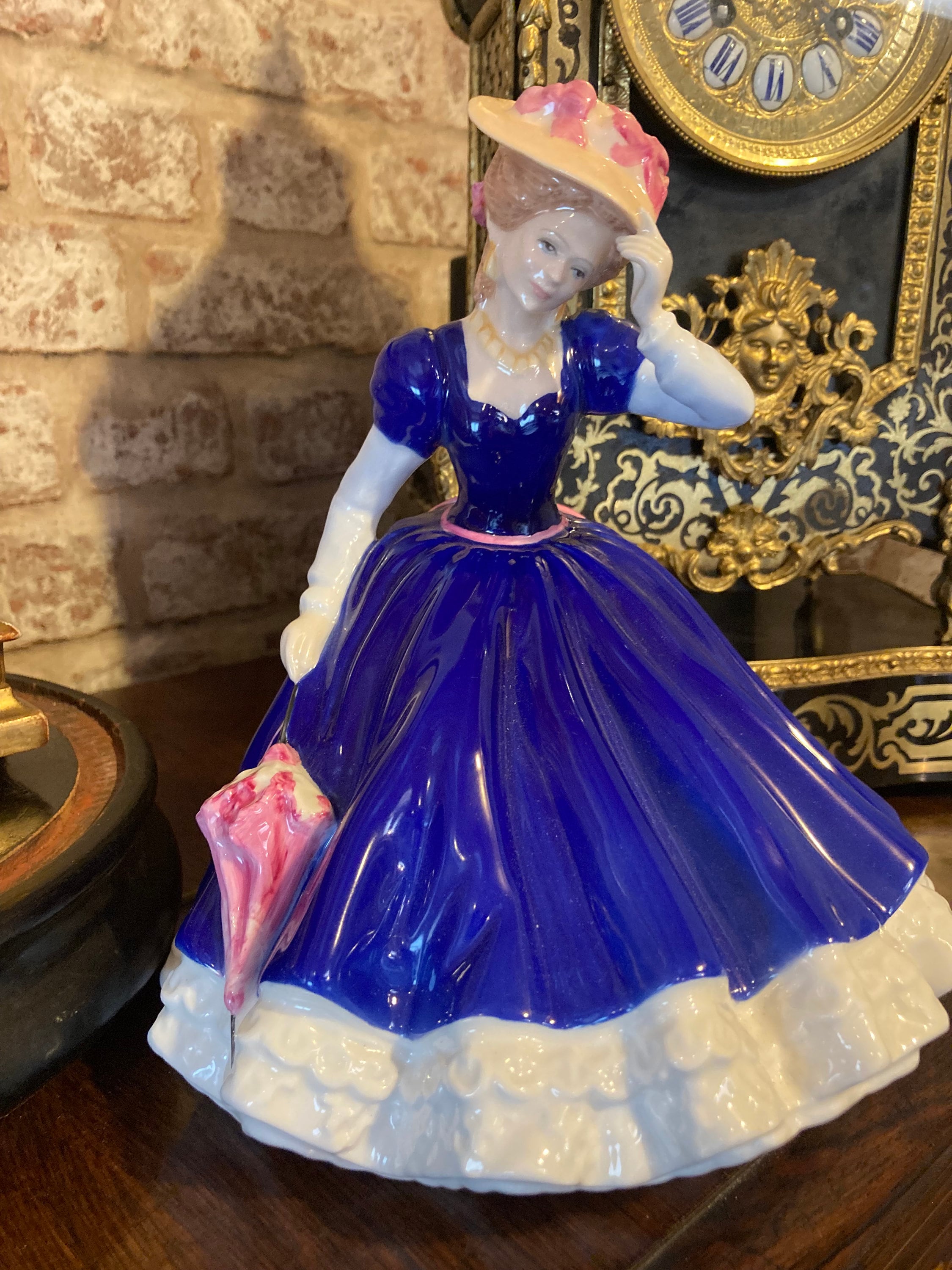 ロイヤルドルトンのフィギュア「メアリー」 - Etsy 日本