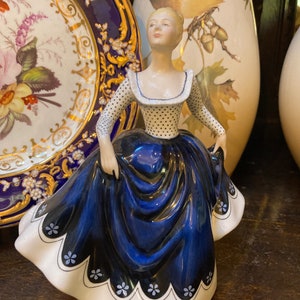Royal Doulton figurine “Lisa”