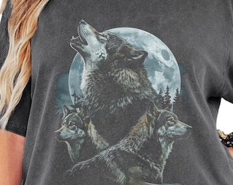 Vintage Moonlit Howling Wolves T-shirt | 90s Unique Graphic Tee for Nature Lovers, Perfect Gift for Camping, Outdoor Adventures