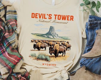 Devil's Tower National Monument Vintage Tee, Nature Lover's T-Shirt, Outdoor Adventure Shirt, Gift for Hikers, Wyoming Souvenir