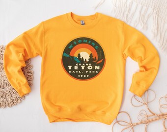 Grand Teton National Park Shirt, Vintage Hiking, Grizzly Bear, Mountians Wyoming Mountains T-shirt, Gift Roadtrip, Unisex