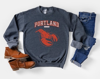 Portland Maine hummertröja, mysig rund hals, present till skaldjursälskare, souvenirkläder i Maine, unisex fritidskläder, nautiska kläder