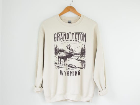 Grand Teton National Park Shirt, Vintage Hiking, Grizzly Bear, Mountians Wyoming Mountains T-shirt, Gift Roadtrip, Unisex