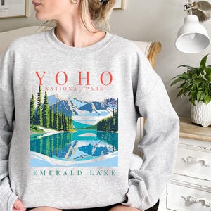 YOHO National Park Crewneck-EmeraldLake-National Park Sweatshirt - British Columbia Canada - Canadian Rocky Mountains,Gildan Unisex