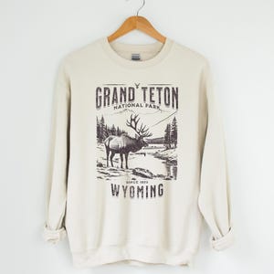 Grand Teton National Park Shirt, Vintage Hiking, Grizzly Bear, Mountians Wyoming Mountains T-shirt, Gift Roadtrip, Unisex