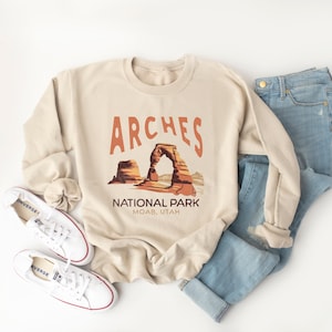 Arches National Park Sweatshirt Cozy Desert Landscape Pullover, Utah Hiking Hoodie, National Park Lover Gift