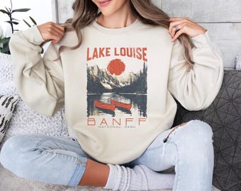 Vintage Lake Louise Banff National Park Sweatshirt Cozy Canadian Rockies Crewneck for Outdoor Enthusiasts & Nature Lovers Unisex Retro Gift