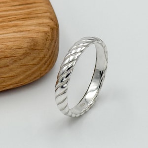 Sterlingzilveren ring gedraaid touw: minimalistisch stapelbaar bandje