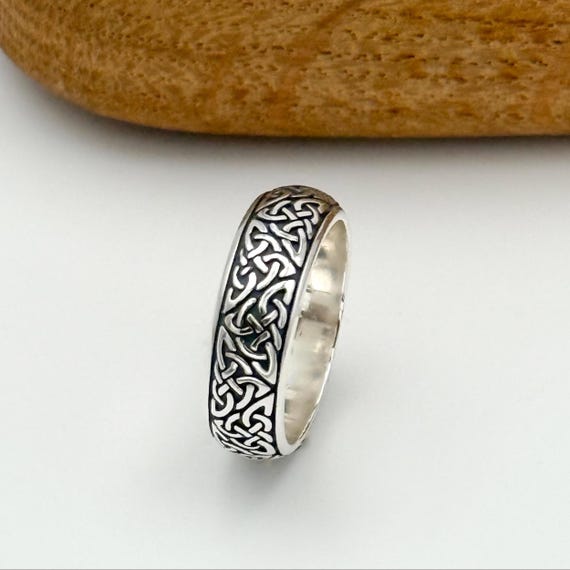 Sterling Silver Celtic Knot Ring: Unisex Symbolic Jewelry