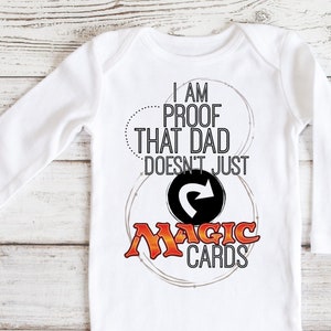 BEWIJS Papa speelt niet alleen Magic the Gathering grappig babyshirt hoodie rompertje ® door Gerber® Nerd papa aankondiging MTG pasgeboren douchecadeau