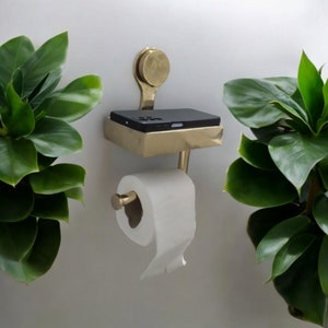 Suporte de papel higiênico de latão sem laca com prateleira para parede, suporte de telefone ou carteira de latão feito à mão e papel higiênico