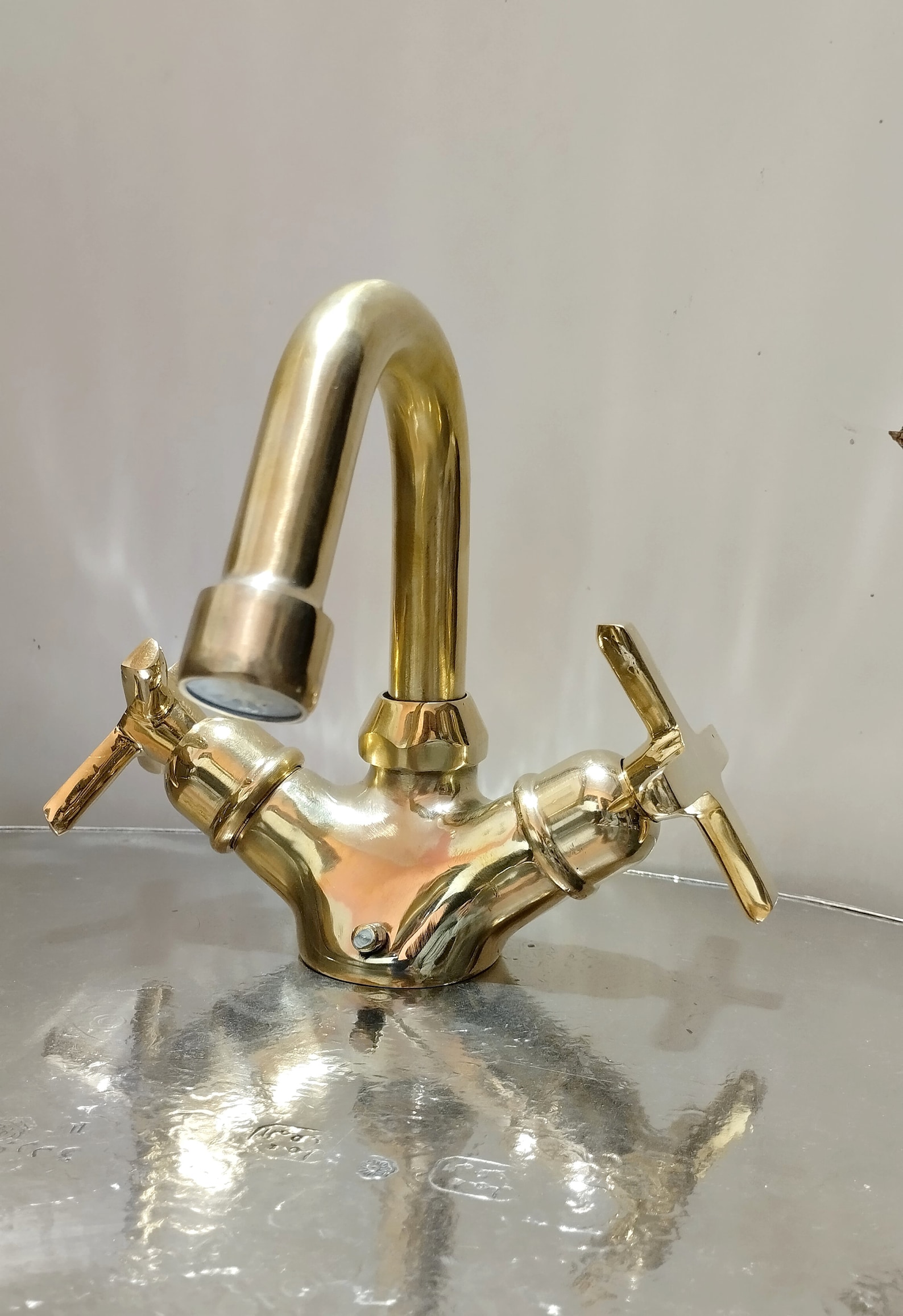 Single Hole Unlacquered Brass Gooseneck Faucet for Hot-cold Water ...