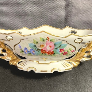 Verzierte Schale mit Goldrand und Blumen