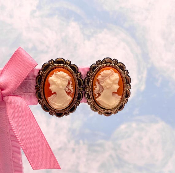 Vintage Cameo Clip on Earrings