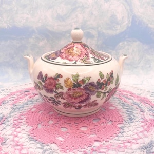 Wedgwood Of Etruria English Bone China Floral Sugar Bowl With Lid