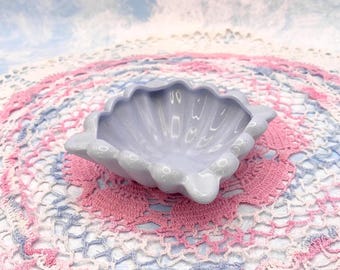 Niebieska ceramiczna popielniczka vintage z muszlami