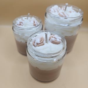Cinnamon bun scented candle, dessert candle, frosting, gifts, soy wax, scented candle