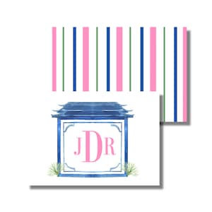 Puede incluir: Una ilustración de acuarela azul y blanca de una pagoda con un monograma rosa "JDR" en su interior. La pagoda está rodeada de hierba verde.