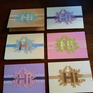 Set di 6 biglietti d'auguri vuoti fatti a mano Bella "HI" con pizzo vintage e nastro su ogni biglietto 5,5" x 4"
