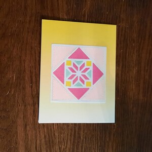 Trapunta dell'amicizia cucita biglietto d'auguri trapunta modello assemblato a mano in cartoncino con linee di cucitura giallo rosa verde 5,5 "l x 4,5" h