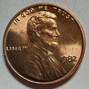1982 large date copper Lincoln head penny uncirculated condition with original luster. The  coin you see is the coin you’ll receive. LU2