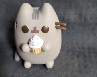 Pusheen Pop Cat with Cupcake Special Edition wicker missing on one side