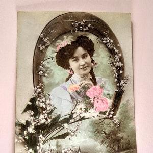 VTG Chrome French Postcard “ from a friend” pretty lady unposted series 557 Carte Postale Divided Back Union Postale Universelle Regency Era