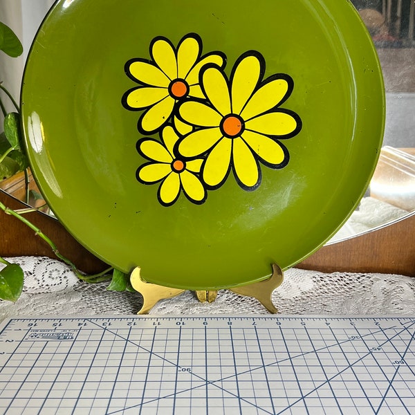 Vintage 1960- 70s GREEN w Yellow / Orange Flower Power 16' Round Lacquerware Serving Tray / Appetizer/ Entertainment /  Bar Tray /Wall Decor