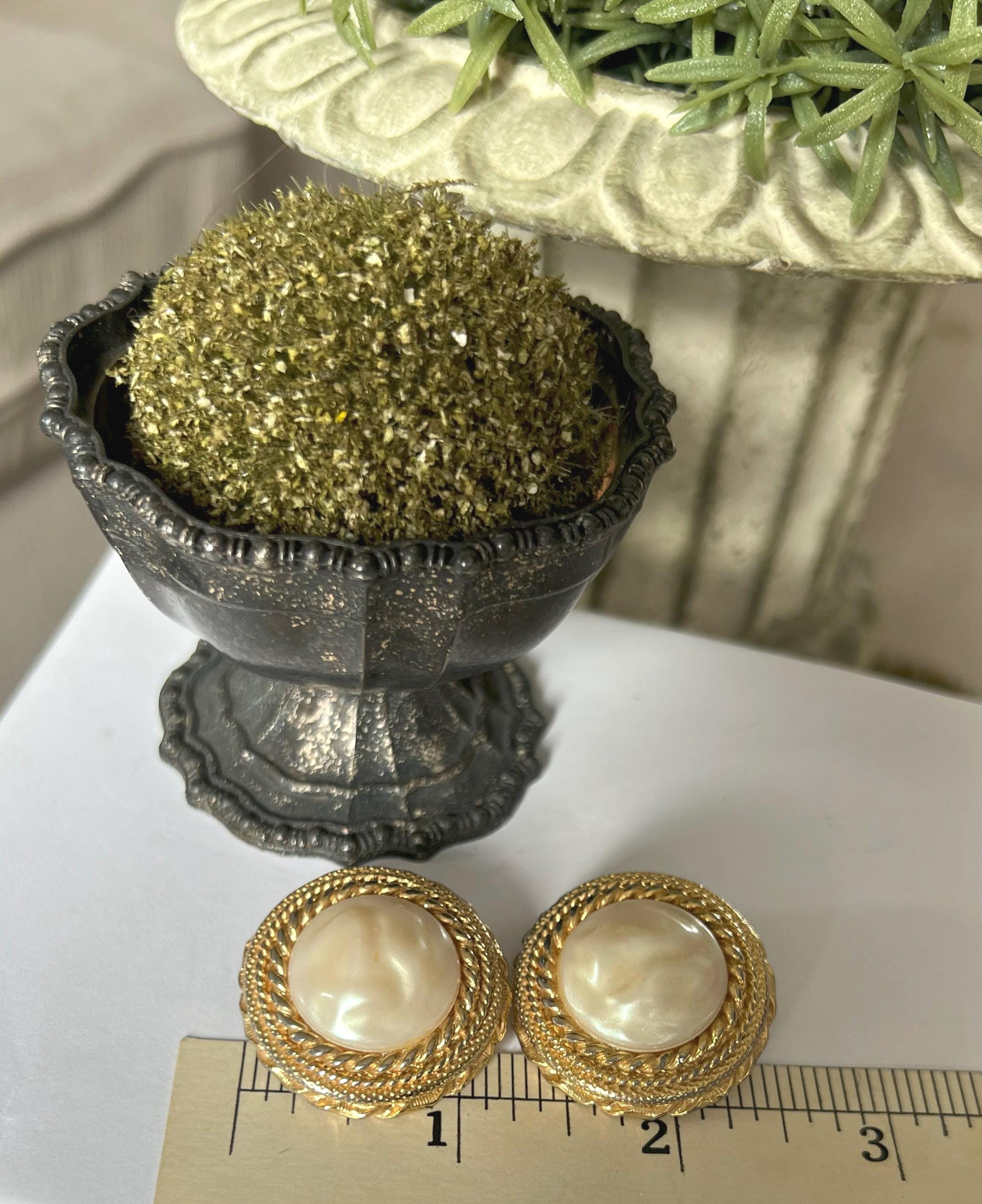 Vintage Earrings Ellen Design: Baroque Pearl Style, Gold  display picture 1