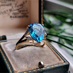 IMPRESSIVE 5.75 CARAT Vintage 9ct Gold Blue Topaz Diamond Ring. 6 DiAMONDS! 9ct Gold Diamond Ring. 9ct Gold Ring [Ref00JS]