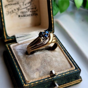 IMPRESSIVE 1990s Vintage 9ct Gold Sapphire Diamond Ring. RESiZING AVAiLABLE Statement RiNG!! LAYAWAY AVAILABLE [Ref00h]