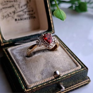 UNIQUE Vintage 9ct Gold Garnet Diamond Ring. 24 DiAMONDS! RESIZING AVAILABLE [ref00L]