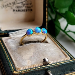 Vintage Solid 9ct Gold Opal Trilogy Ring, STATEMENT Ring, Packed FULL of Opals, Vintage 9ct Gold Opal Ring, Gold Opal Rings, [Ref00r]