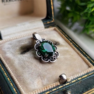 PRETTY Vintage Sterling Silver Emerald Pendant. Vintage Silver Emerald Pendant. Silver Pendant [Ref00M]