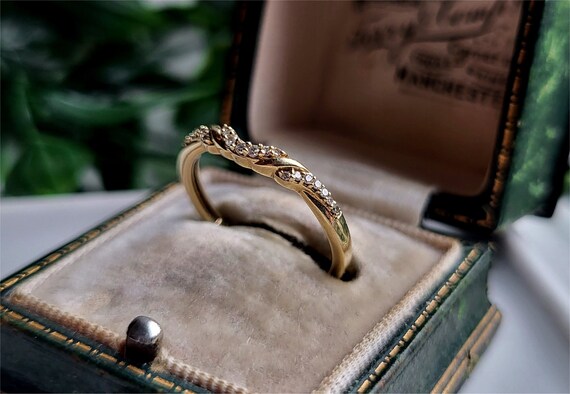 AMAZING Vintage 9ct Gold Diamond Wishbone Ring. 2… - image 2