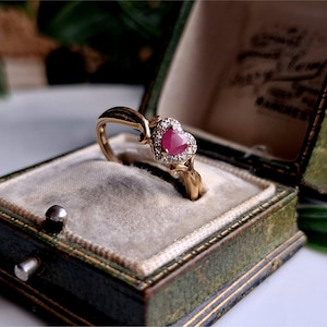 MAGNIFICENT Vintage 9ct Gold Ruby Diamond Ring. 12 DiAMONDS!!  9ct Gold Cluster Ring. 9ct Gold Ruby Ring RESIZING AVAILABLE [Ref00s]