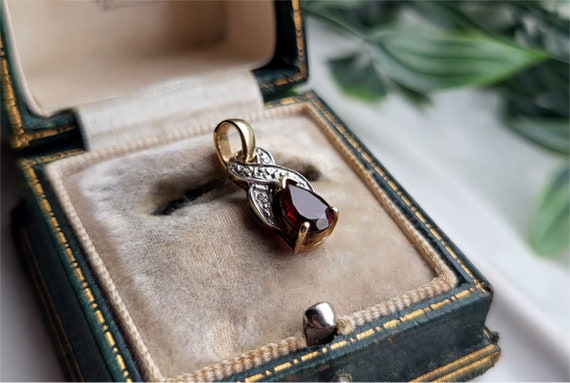 AMAZING Vintage 9ct Gold Garnet Diamond Pendant. … - image 1