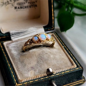Vintage Solid 9ct Gold Opal Trilogy Ring, STATEMENT Ring, Packed FULL of Opals, Vintage 9ct Gold Opal Ring, Gold Opal Rings, [Ref00h]