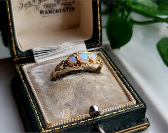 Vintage Solid 9 Karat Gold Opal Trilogie Ring, Statement Ring, voller Opale verpackt, Vintage 9 Karat Gold Opal Ring, Gold Opal Ringe, [Ref00h]