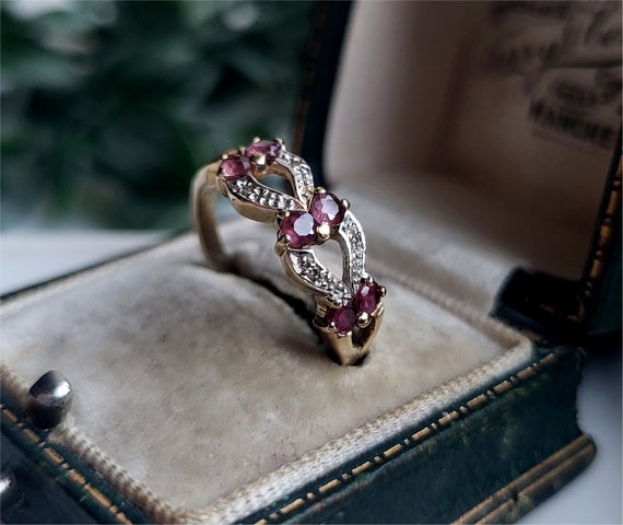 STUNNING Vintage 9ct Gold Ruby Diamond Twist Ring… - image 2