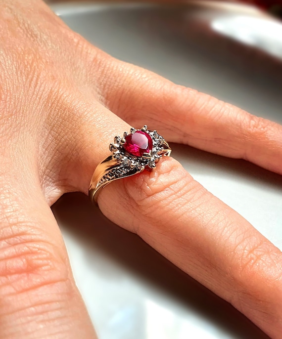 AMAZING Vintage 9ct Gold Ruby Diamond Ring. 9ct G… - image 4