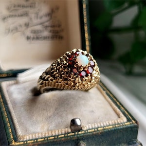 INCREDIBLE 1972 Vintage 9ct Gold Garnet And Opal Ring. FREE RESiZING AVAiLABLE. 9ct Gold Opal Ring, 9ct Gold Garnet Ring [00N]