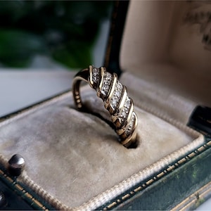 RARE Vintage 9ct Gold Diamond Ring. 9 SPARKLING Diamonds! FREE RESiZE! 9ct Gold Diamond Ring [Ref00D]