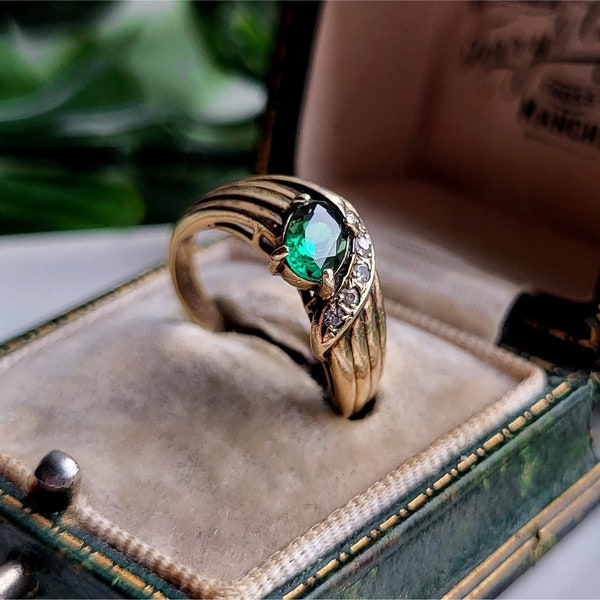STUNNING Vintage 9ct Gold Emerald Diamond Ring. FREE RESIZING AVAiLABLE! 9ct Gold Emerald Ring, 9ct Gold Diamond Ring. Gold Ring (refjs)