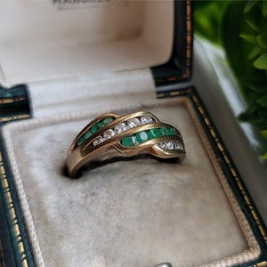 UNUSUAL Vintage 9ct Gold Emerald White Topaz Ring. 9ct Gold Emerald Ring. Gold Emerald Ring. Vintage Emerald Ring (Ref00H)
