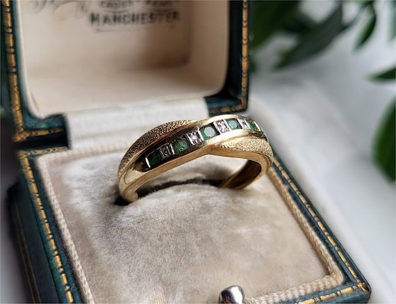 STUNNING Vintage 9ct Gold Emerald Diamond Ring. FREE RESIZING AVAiLABLE! 9ct Gold Emerald Ring, 9ct Gold Diamond Ring. (refg)
