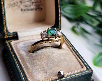 Vintage 9ct Gold Emerald White Topaz Ring. " LOVE " Pattern 9ct Gold Emerald Ring. Gold Emerald Ring. Vintage Emerald Ring (Ref00s)