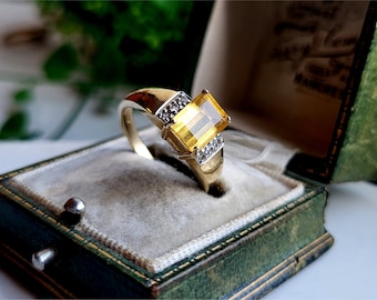 IMPRESSIVE Vintage 9ct Gold Yellow And White Topaz Ring. STATEMENT RiNG! RESiZING AVAiLABLE! [ref00d]