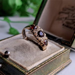 INCREÍBLE anillo vintage de oro de 9 quilates con granate y topacio blanco de los años 70. Anillo de oro con granate y racimo de topacio blanco. DISPONIBLE PARA PAGO A PAGO [Ref00a]